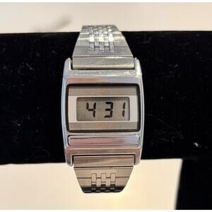 Vintage 1983 Q Timex T Cell Quartz LCD Women's Watch 1980's New Battery (78)